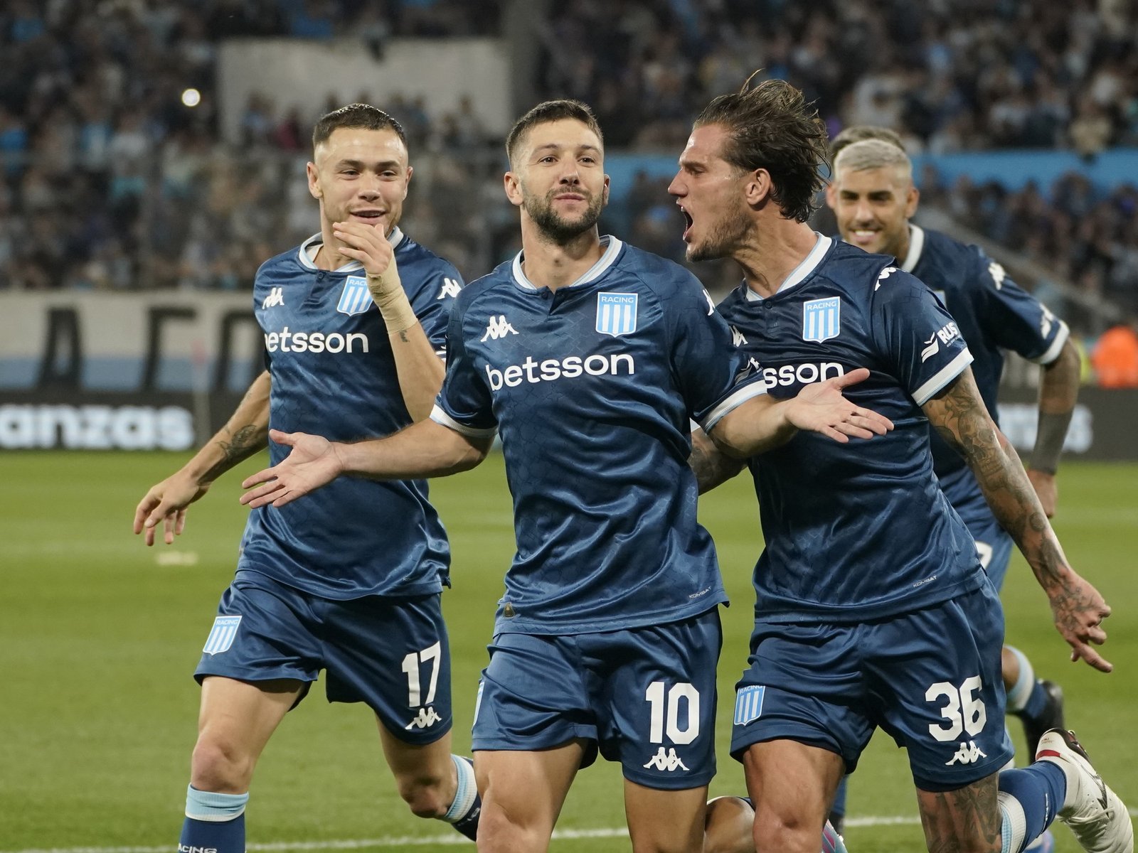 Racing hundió a Aldosivi, sube en todas las tablas y llega con luz verde a la primera semifinal contra Flamengo