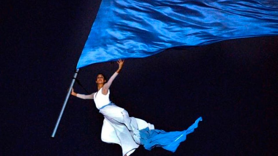 Reclaman por la detención de una bailarina en una marcha contra la minería en Mendoza | Liza Rule Larrea deslumbró en los actos del Bicentenario