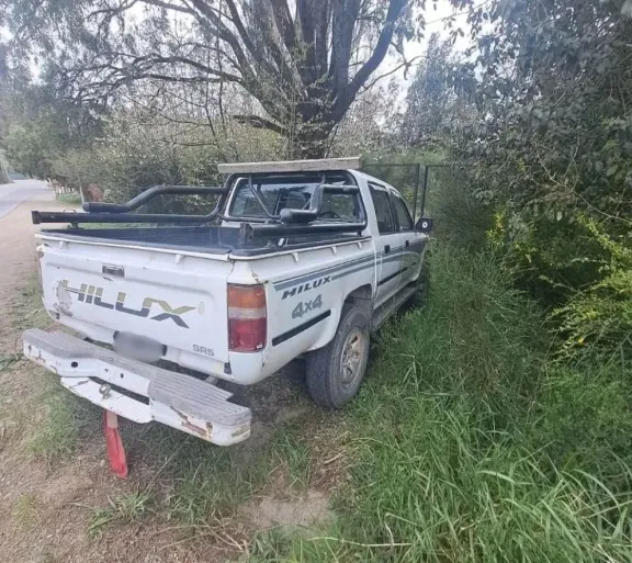 Roban una Toyota Hilux y aparece abandonada en la avenida Bustillo