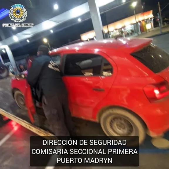 Robó chocolates en una estación de servicio y escondía un cuchillo entre sus prendas