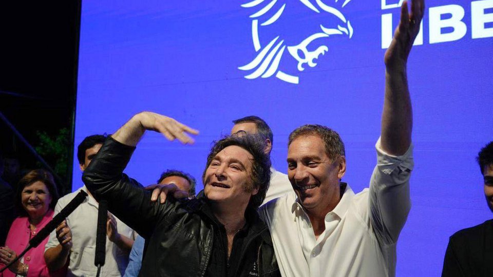 Santilli se prueba el traje de virtual ministro de Interior | Tras el triunfo de LLA, se puso al frente del diálogo con los gobernadores
