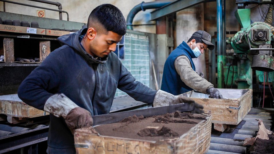 Sin derechos, sin paritarias y a tiro del despido | El Gobierno anunció una reforma laboral regresiva para los trabajadores
