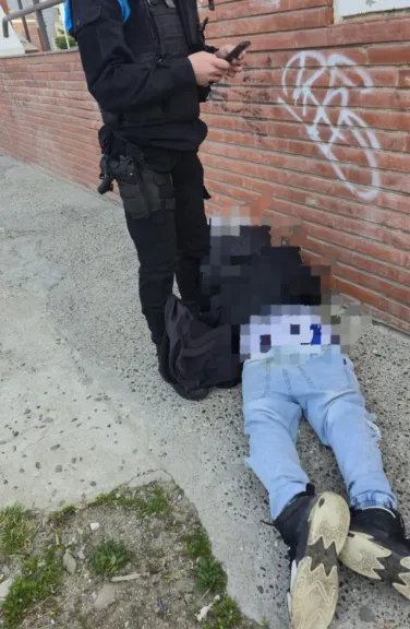 Sorprenden a un adolescente de 15 años con 23 «bochitas» de marihuana