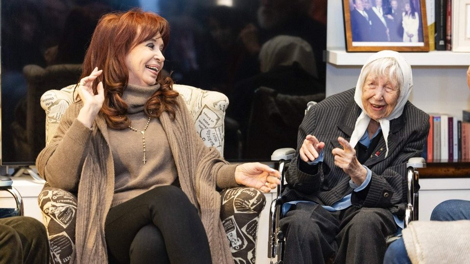 «Te vamos a extrañar»: la despedida de Cristina Kirchner a Vera Jarach | La expresidenta compartió la última foto que se tomó con la Madre de Plaza de Mayo