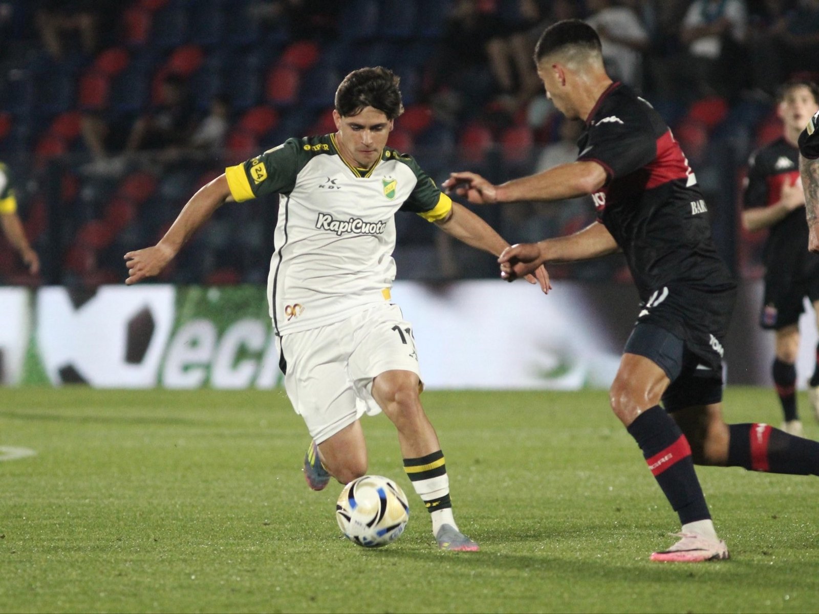 Tigre y Defensa y Justicia abrieron la fecha con un entretenido empate que tuvo una gran polémica