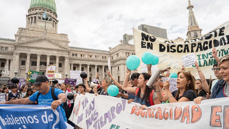 Tras ganar parcialmente la pelea por las pensiones, la discapacidad sigue exigiendo que se aplique la ley | Marcha por fondos para la Emergencia