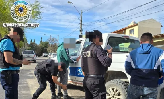 Un joven fue sorprendido con marihuana durante un operativo policial