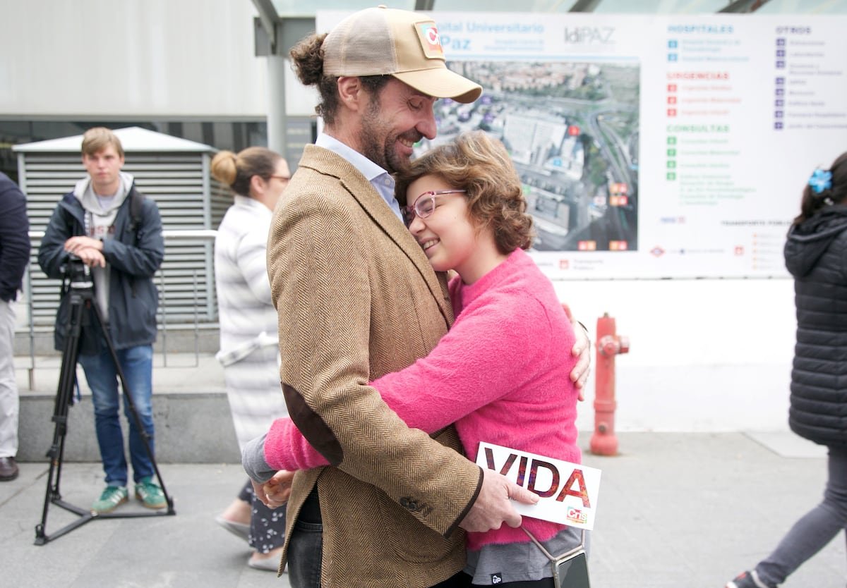 Un medicamento viviente que cabe en una cuchara salva la vida de ocho jóvenes con el cáncer infantil más común | Salud y bienestar