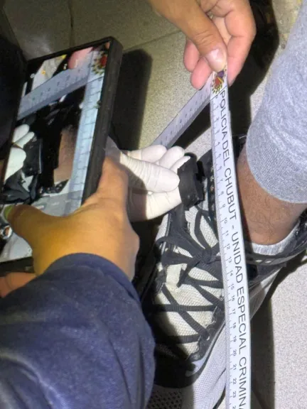 Un preso rompió su tobillera electrónica con una tenaza y quiso fugarse de la casa de su madre donde cumplía prisión domiciliaria