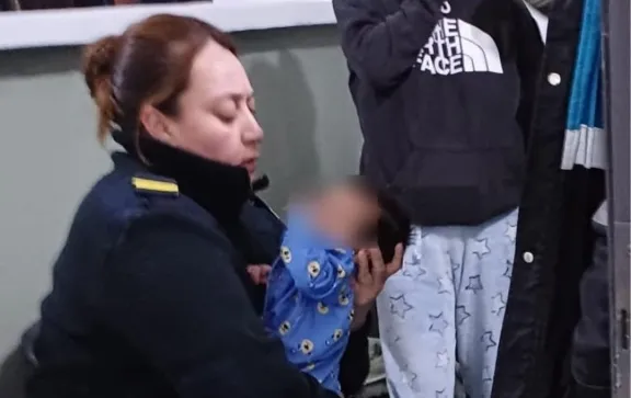 Una sargento de policía le salvó la vida a un bebé que se asfixiaba