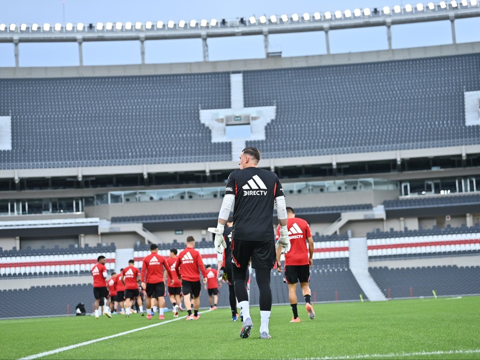 Verde para creer: Gallardo y el desafío de recomponer a River ante Sarmiento con bajas y juveniles :: Olé