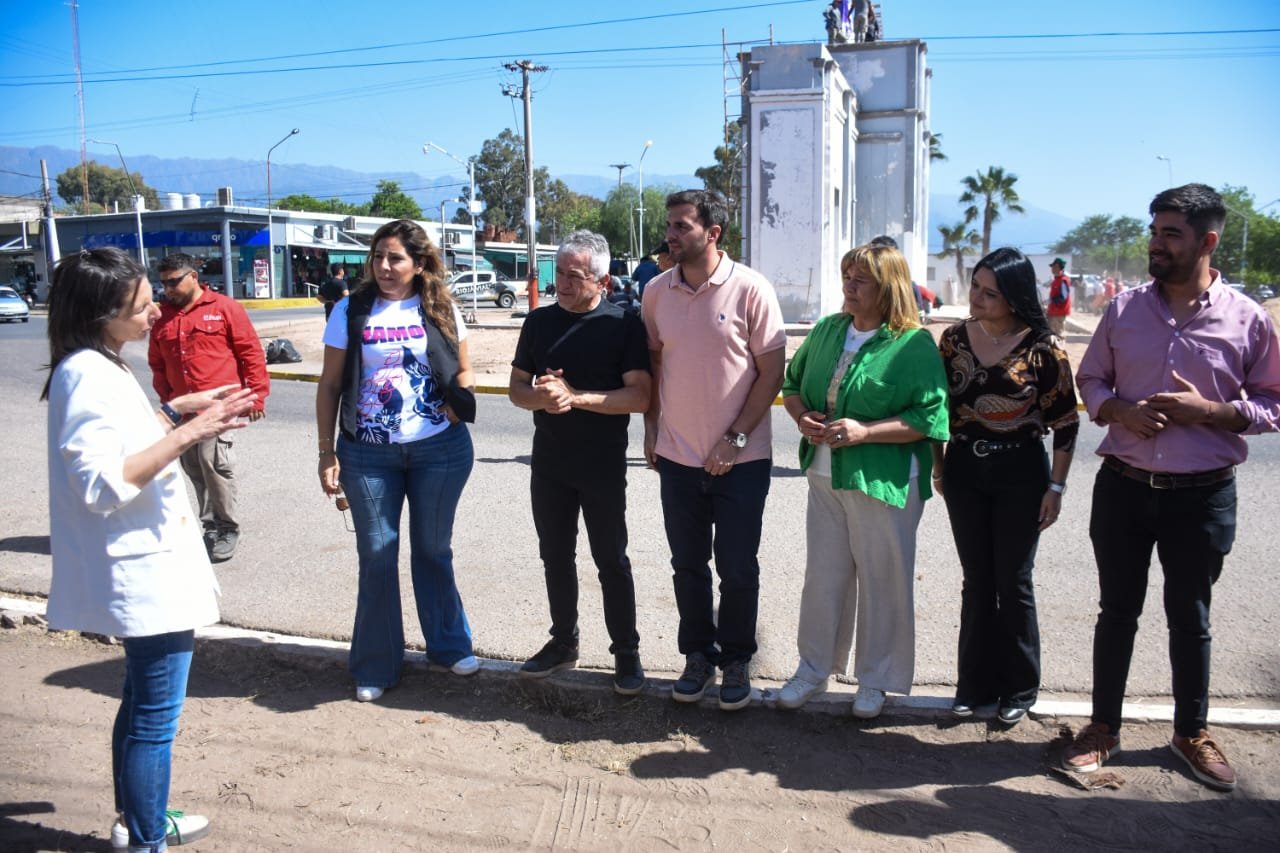 Siguen las obras en la ciudad: armando y los candidatos de fuerza federal constatan los trabajos en el portal de san nicolas