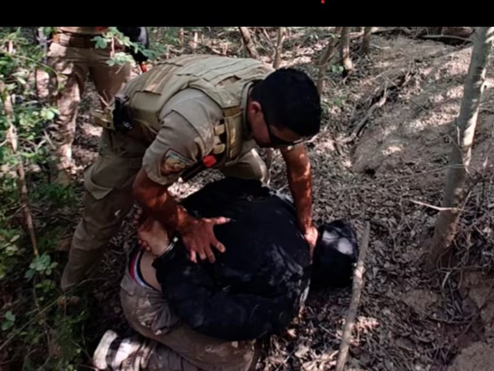 abusó de la esposa de su exjefe, secuestró a la hija y lo detuvieron cuando chocó con un patrullero mientras intentaba huir