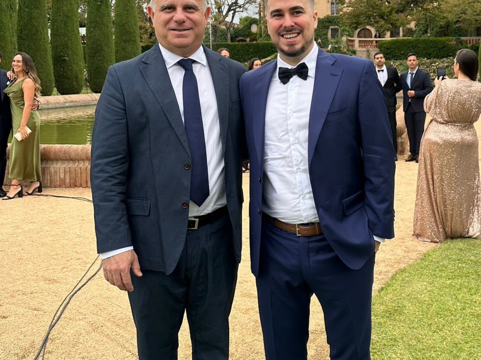 autorizaron a dos novios a casarse en el Registro Civil con sus cinco perros como testigos