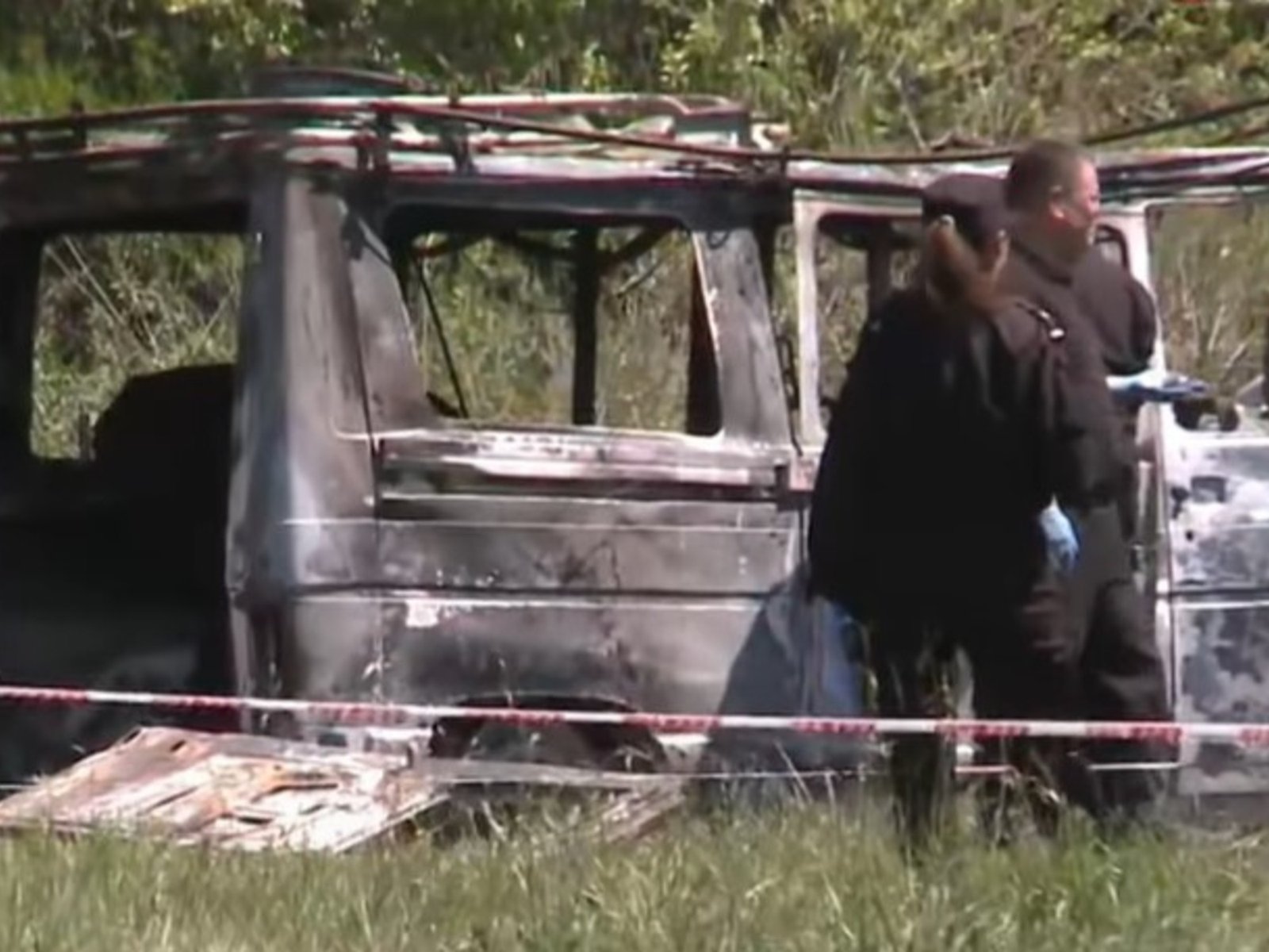 encontraron una camioneta calcinada con restos humanos en su interior