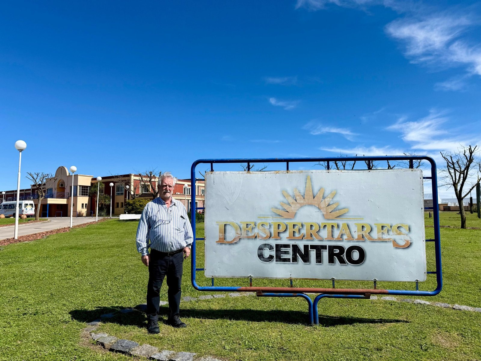 fundé un centro para las personas diferentes.