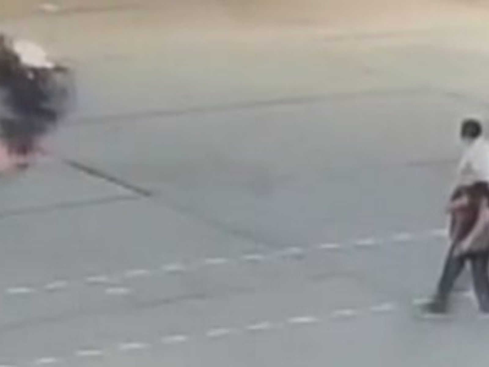 la mujer quedó en estado delicado y lucha por su vida