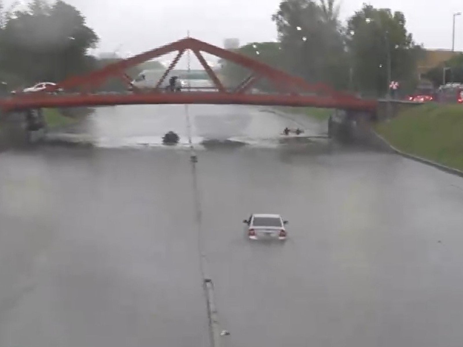 las imágenes más dramáticas de la inundación por el diluvio en el AMBA