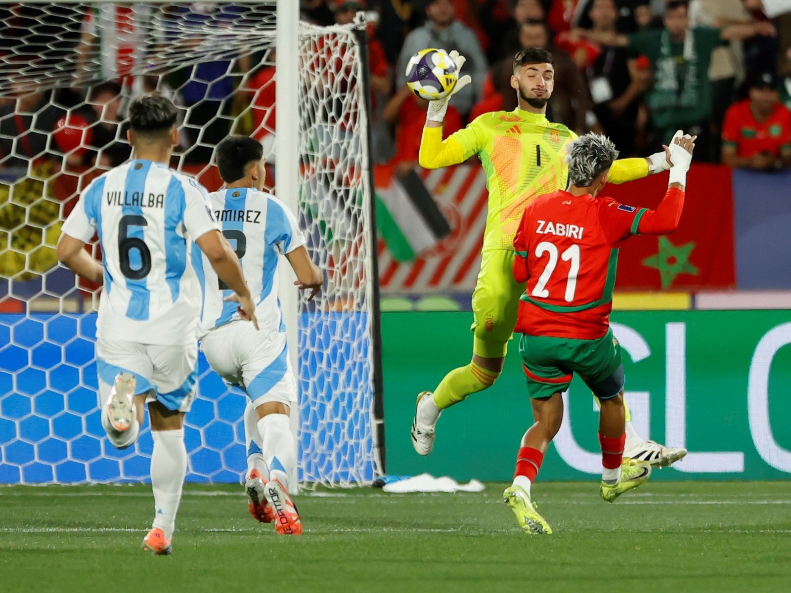 qué decidió el árbitro tras el pedido de revisión de los africanos