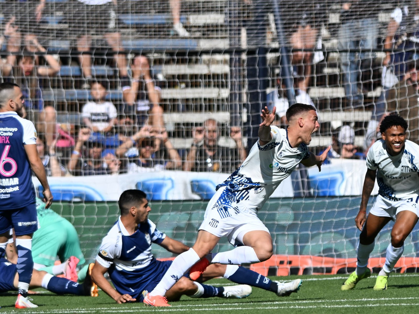 qué le queda a los equipos que luchan por no descender