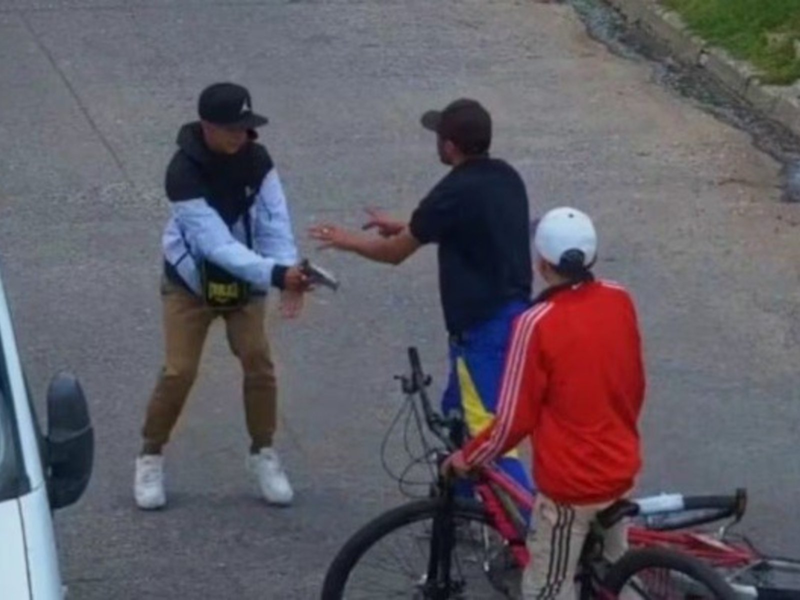 sacó un arma de la riñonera y lo mató