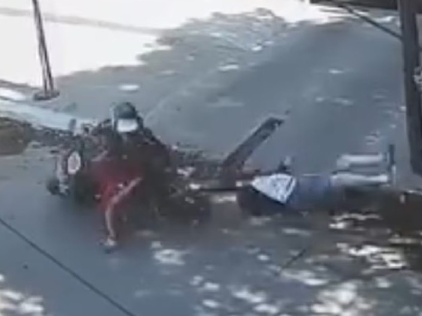 un motochorro arrastró a una monja por la calle y la dejó inconsciente