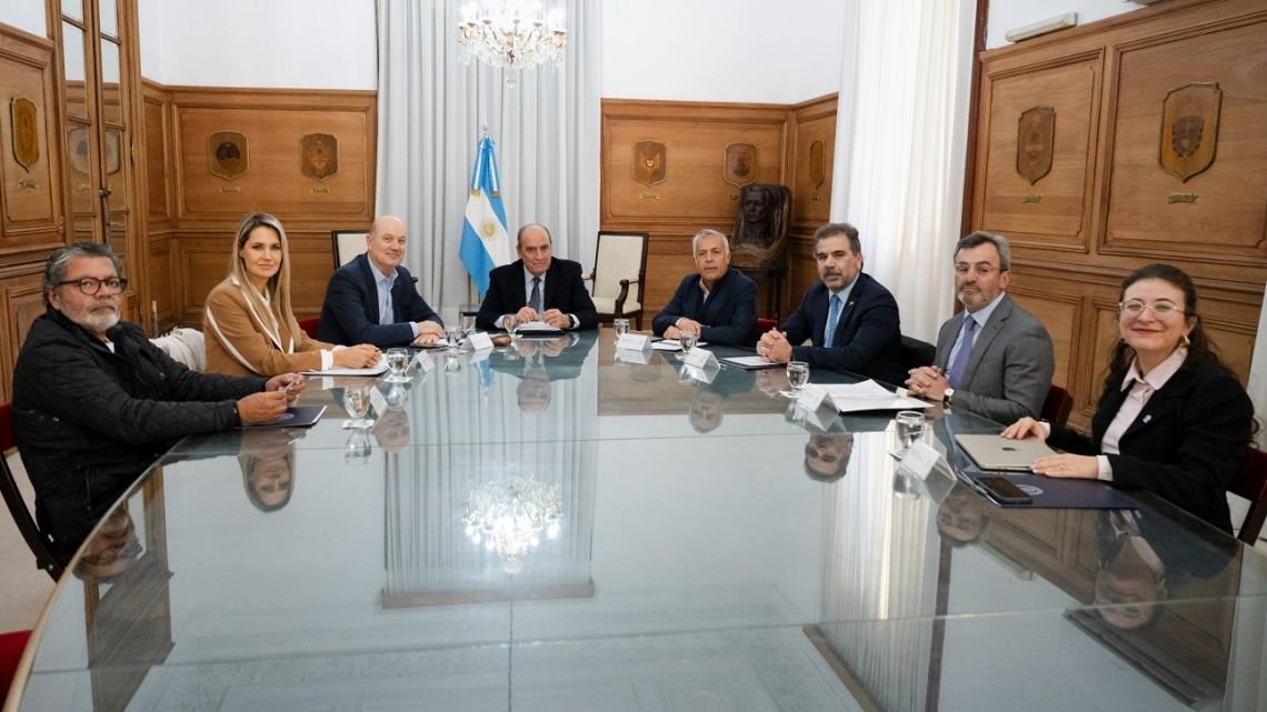 Adiós al Consejo de Mayo: el miércoles última reunión y Adorni promete «seguimientos ministeriales»
