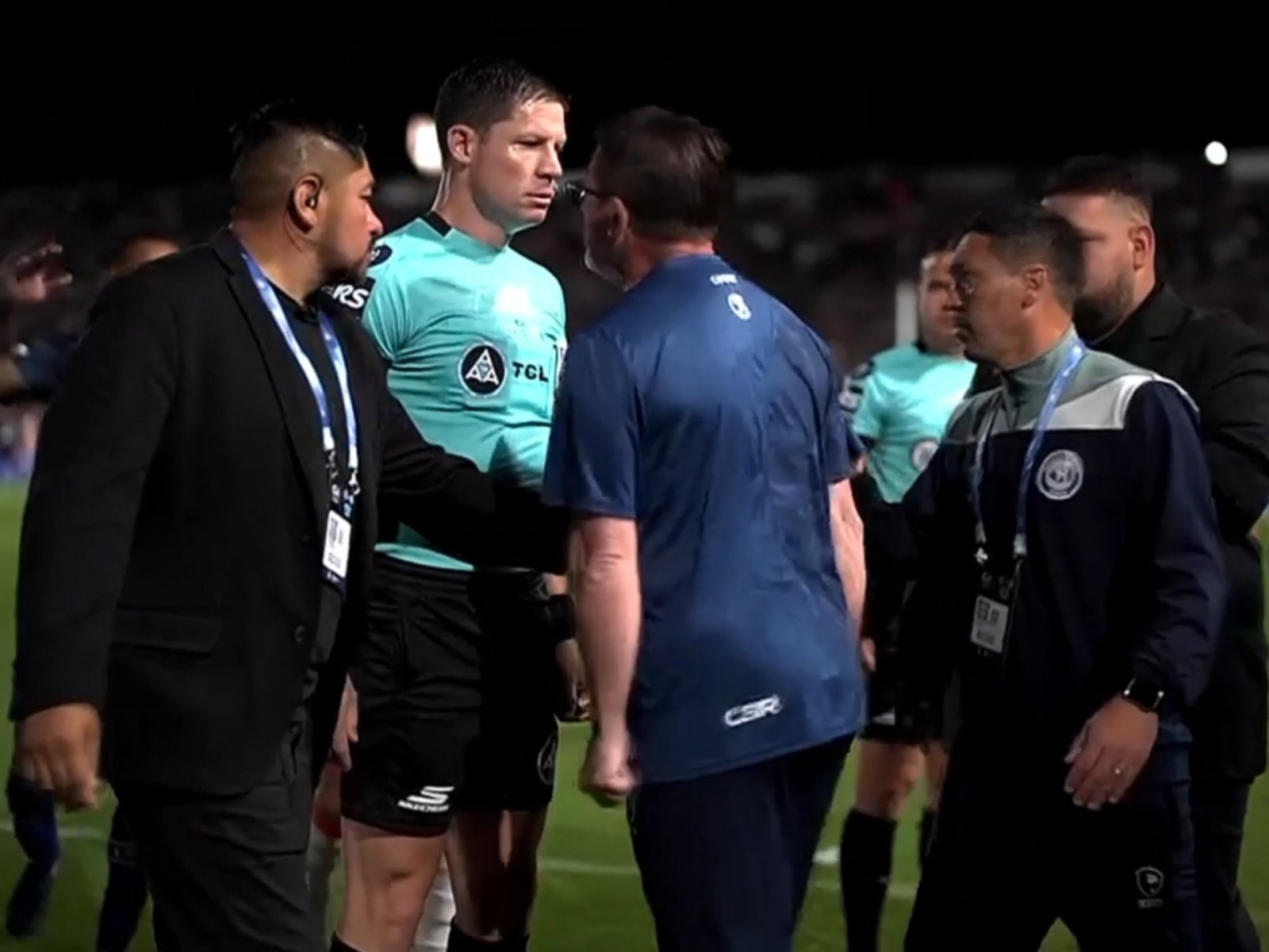 Alfredo Berti se cruzó con López Muñóz, el árbitro Ramírez lo expulsó de la final de la Copa Argentina y terminaron en un picante cara a cara: «Vos sos un botón»