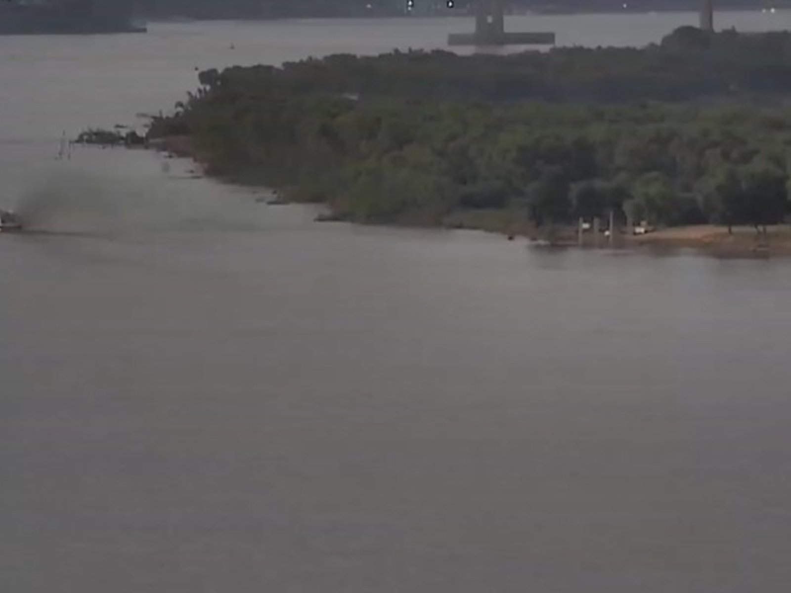 Buscan a una gendarme que desapareció en el Paraná mientras nadaba con amigos