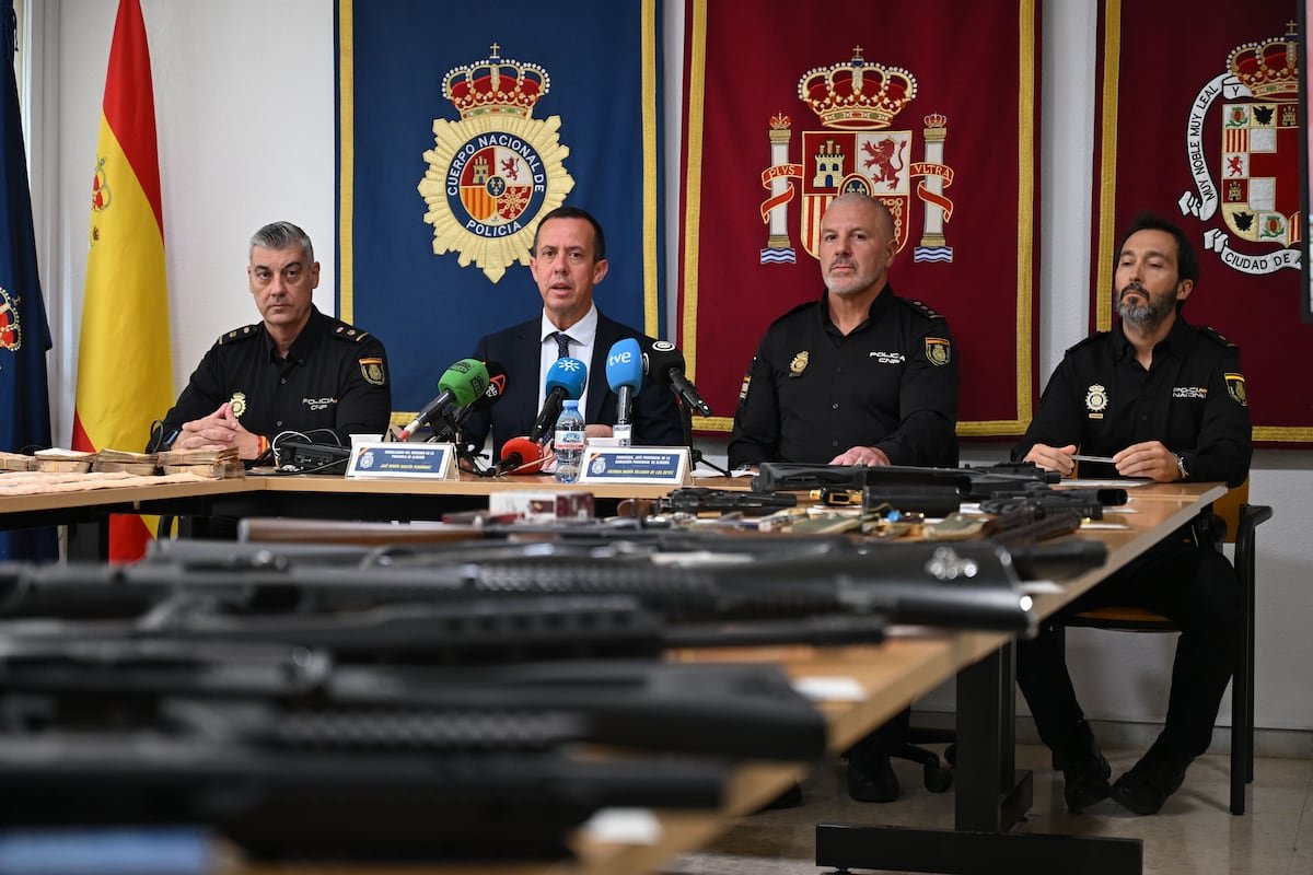 Cae una organización criminal que traficaba con marihuana y vendía armas de guerra a narcos desde Almería | España