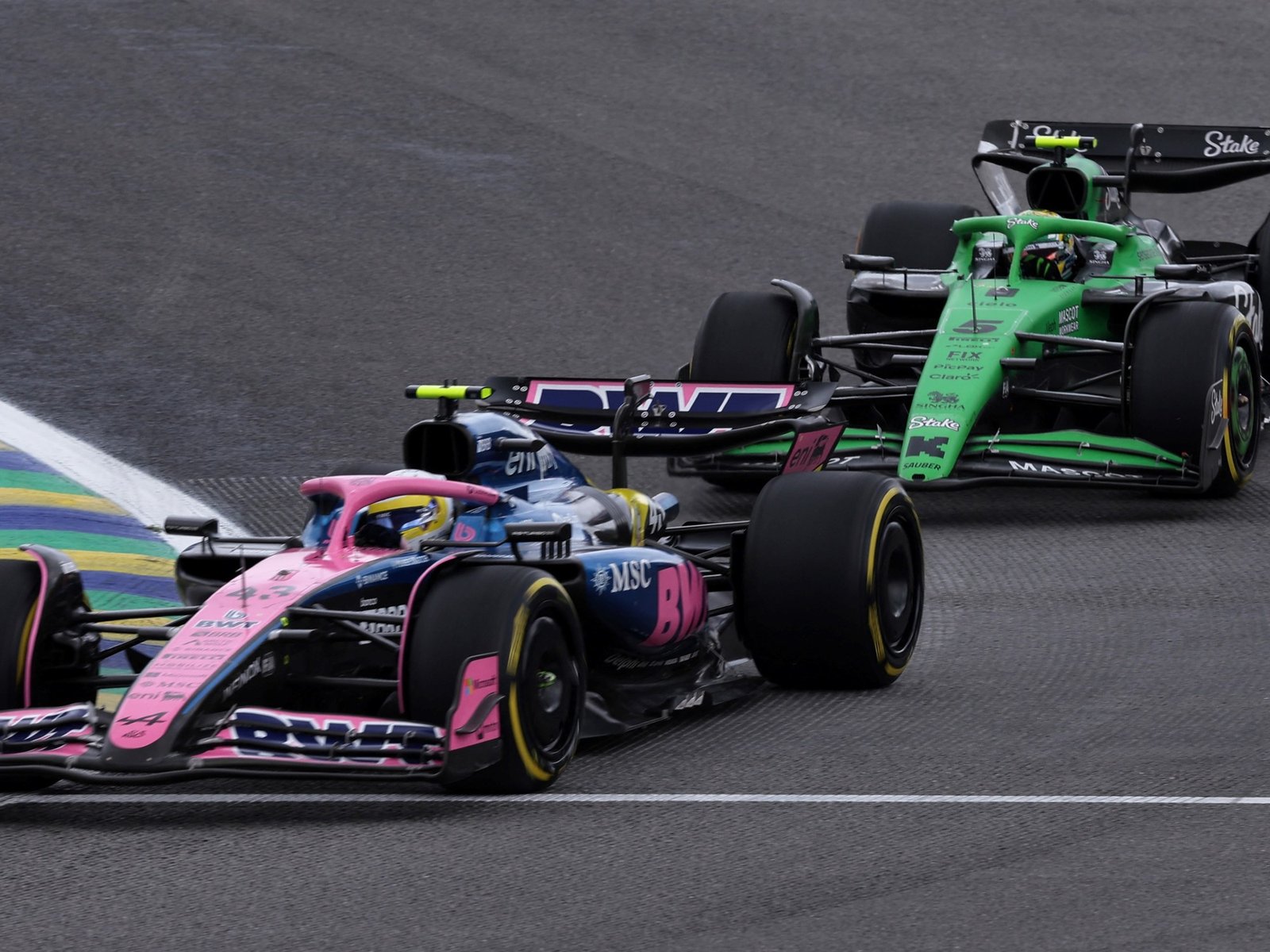 Colapinto tuvo un golpazo que lo condicionó en un sábado que arrancó con una sonrisa y terminó con una bronca tremenda en el GP de Brasil de F1