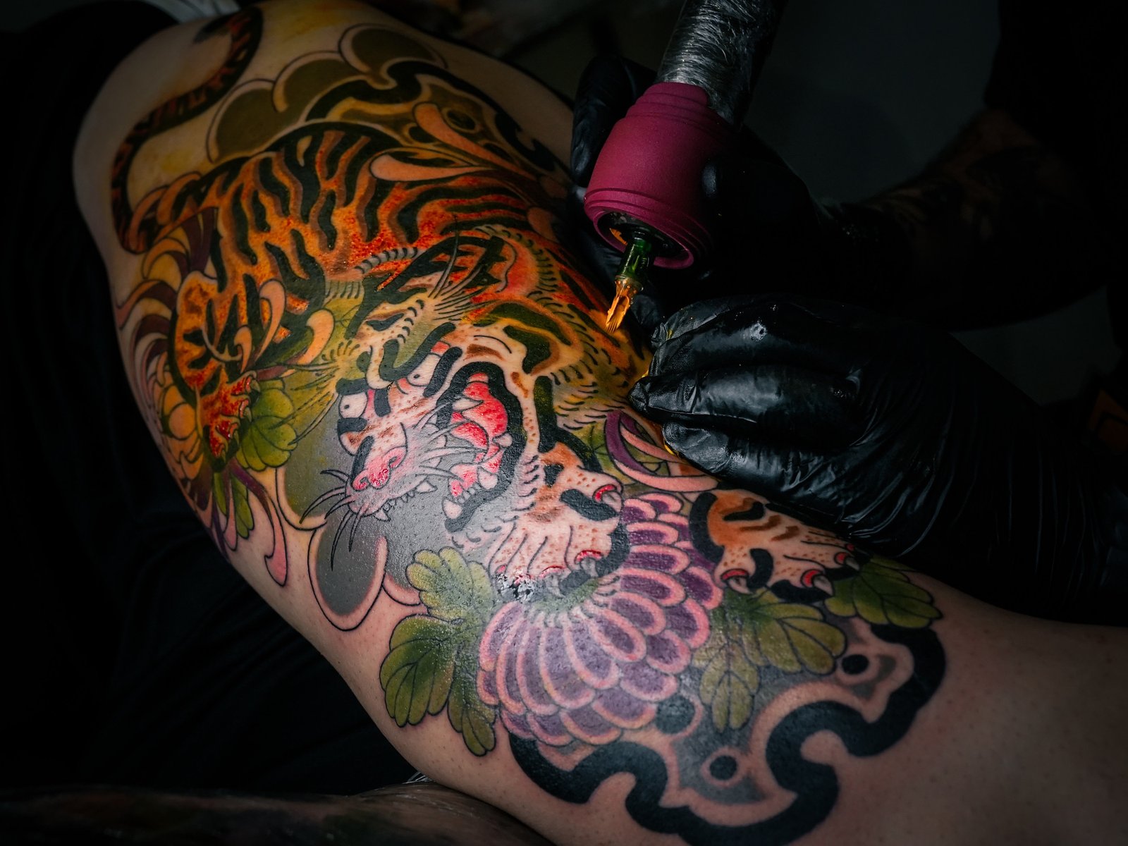 Comprueban que la tinta de los tatuajes provoca un daño clave en la salud y altera la eficacia de las vacunas