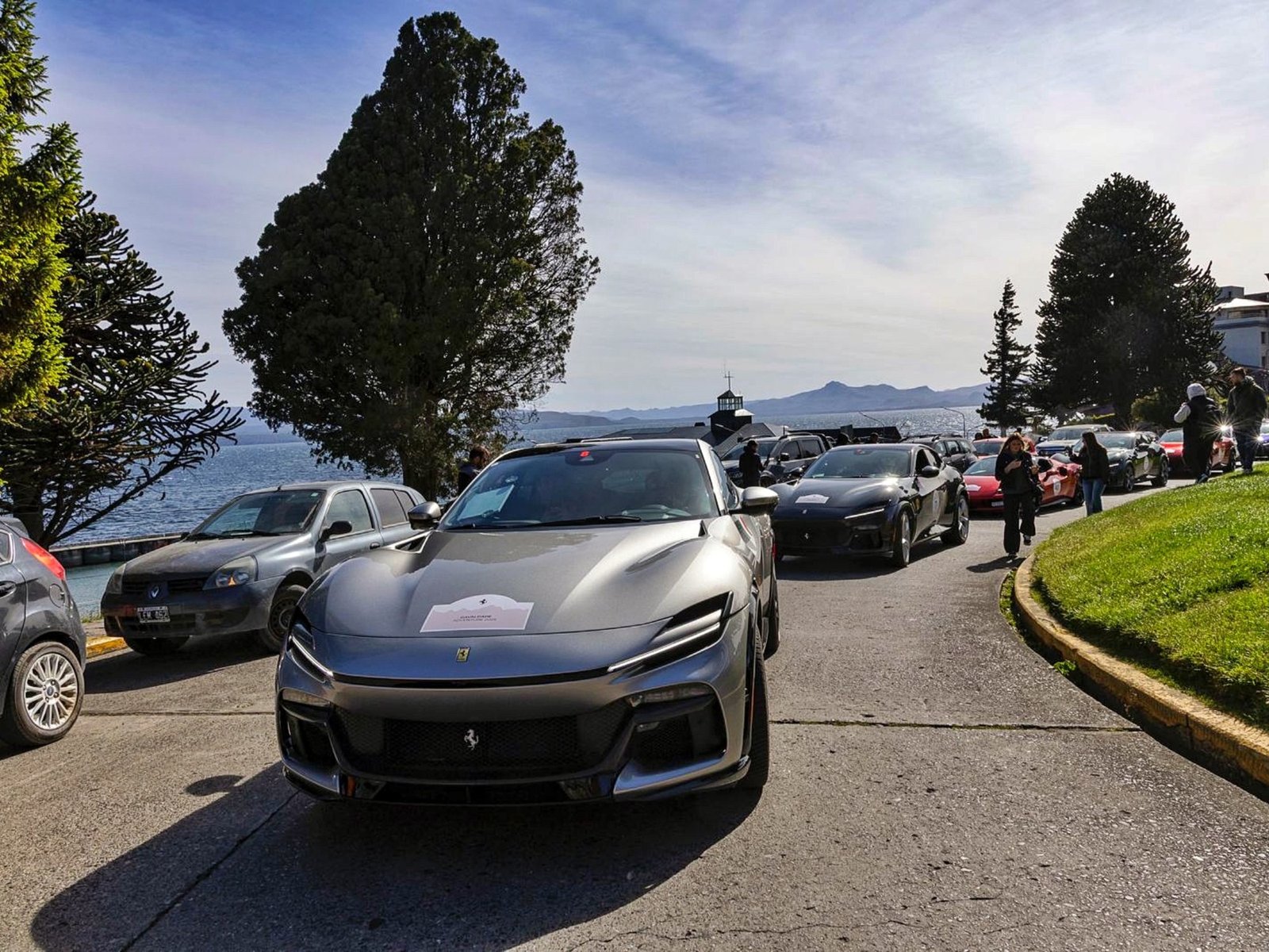 Con algunos autos menos, continúa hacia Ushuaia la polémica caravana de Ferrari por la Patagonia