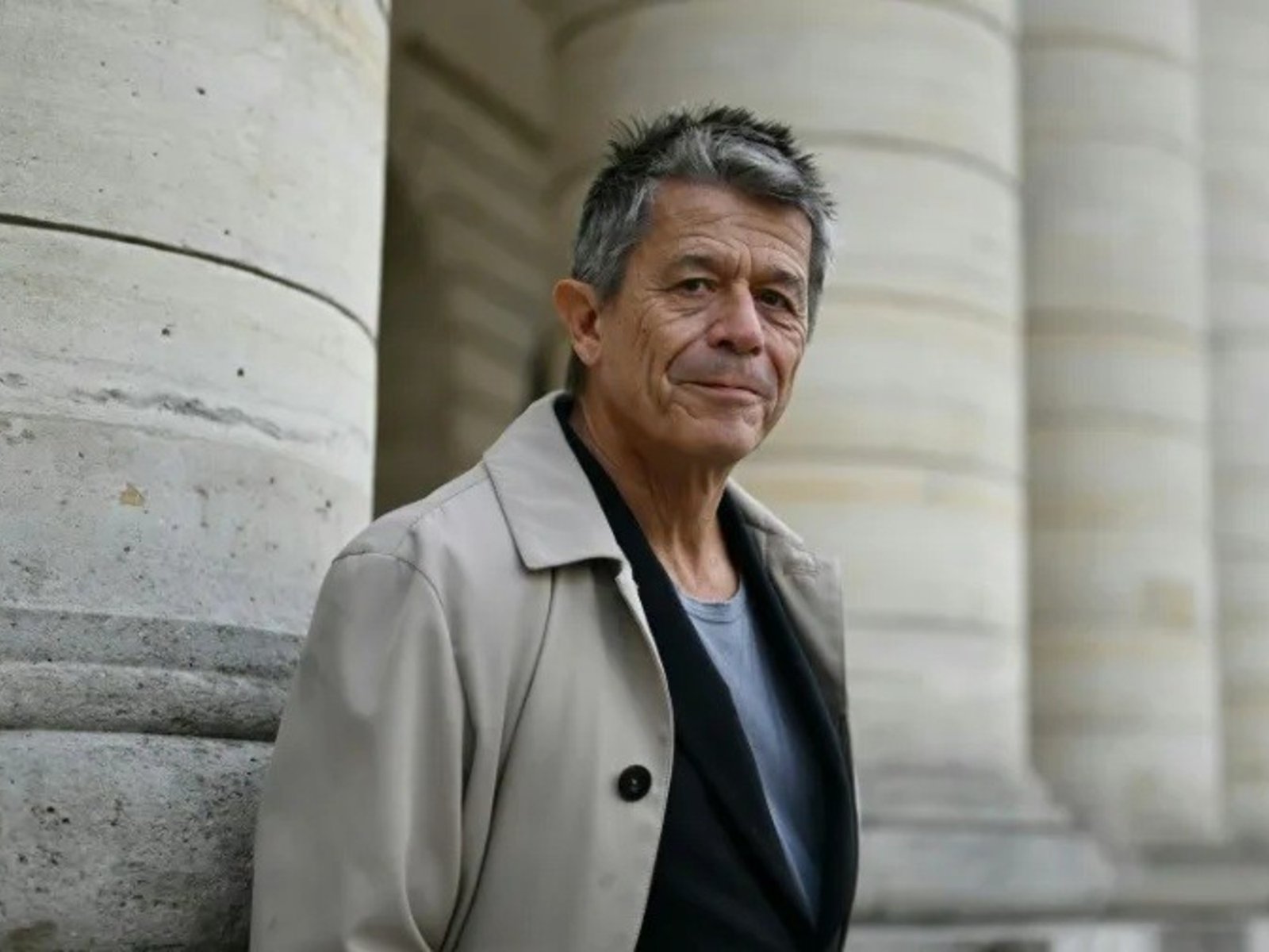 Con la historia de su madre célebre, el francés Emmanuel Carrère ganó el premio Médicis de novela