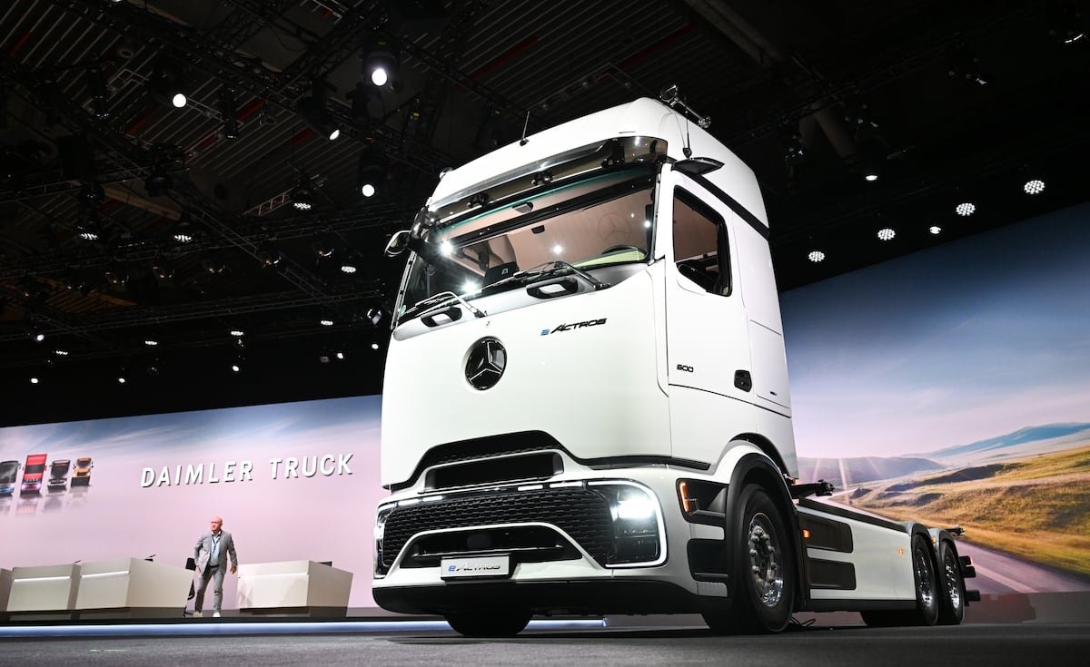 Daimler, AB Volvo y Volkswagen se juegan miles de millones en el macrojuicio del cártel de camiones en Múnich | Empresas