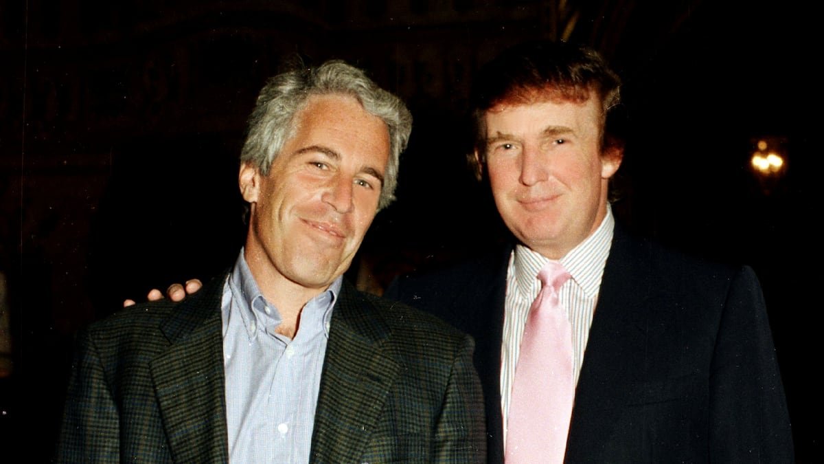 El Congreso difunde un correo en el que Epstein dice que Trump “pasó horas” con una de las víctimas en la casa del millonario pederasta | Internacional