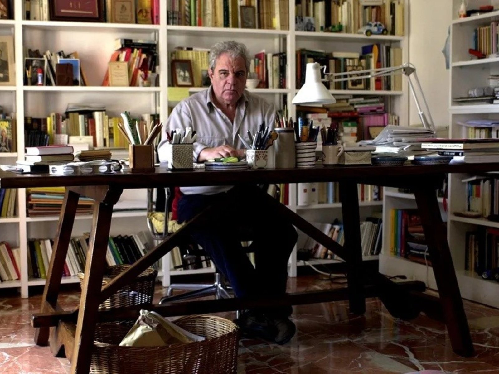 El archivo del escritor español Juan Marsé se conservará en Barcelona