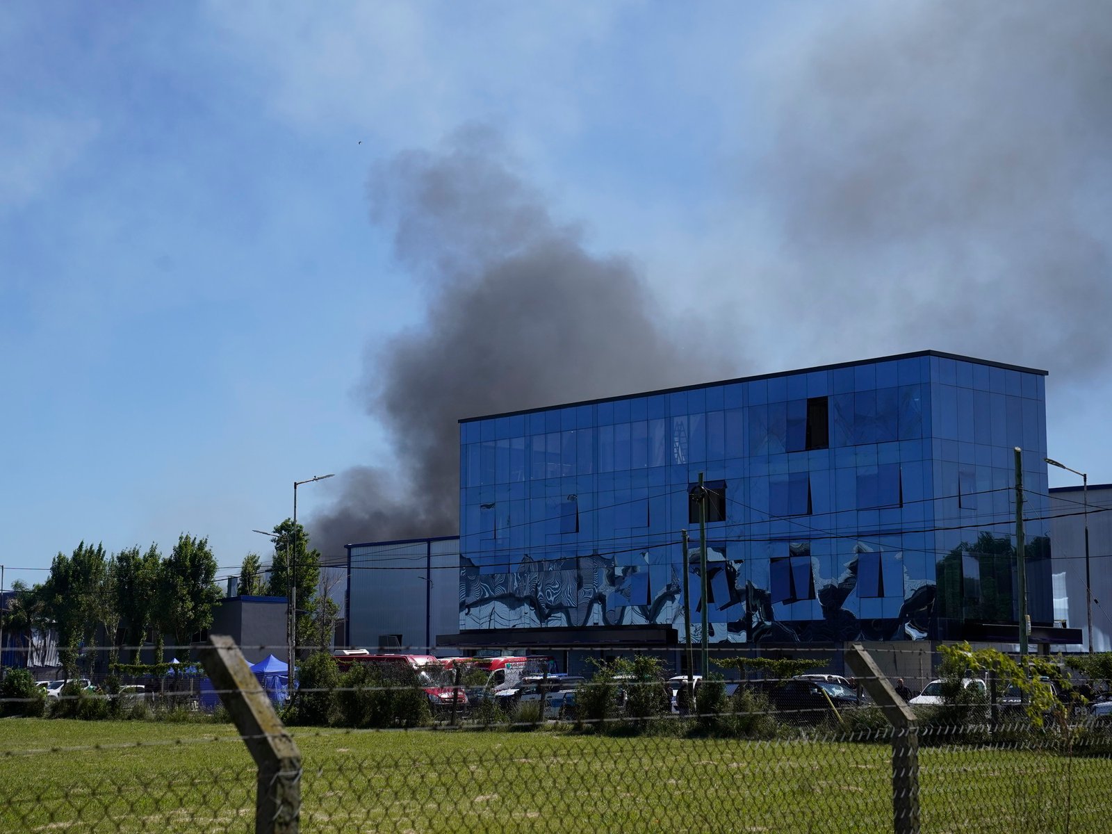 El duro regreso a la fábrica en ruinas tras el incendio en Ezeiza y una reparación de 10 millones de dólares