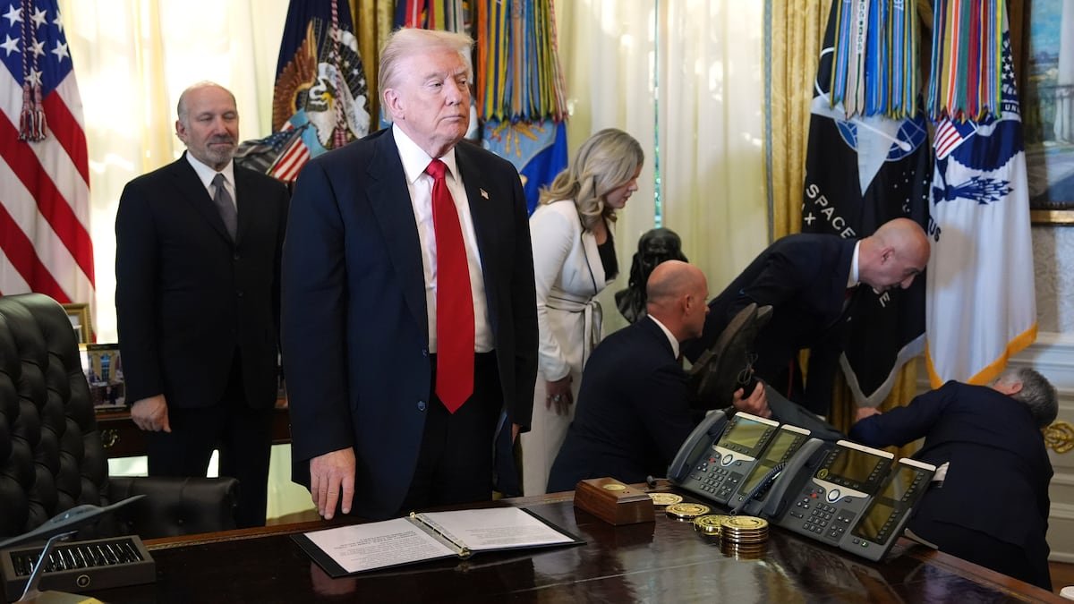 El ejecutivo de una farmacéutica se desmaya ante Trump en un acto en el Despacho Oval | Actualidad en Estados Unidos