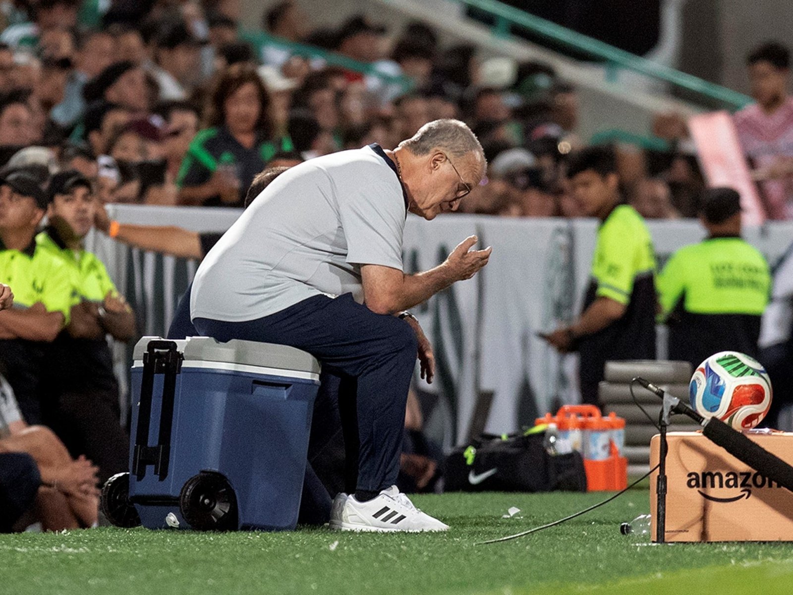 En Uruguay no tuvieron piedad con Marcelo Bielsa tras la goleada sufrida ante Estados Unidos: «Paliza vergonzosa»