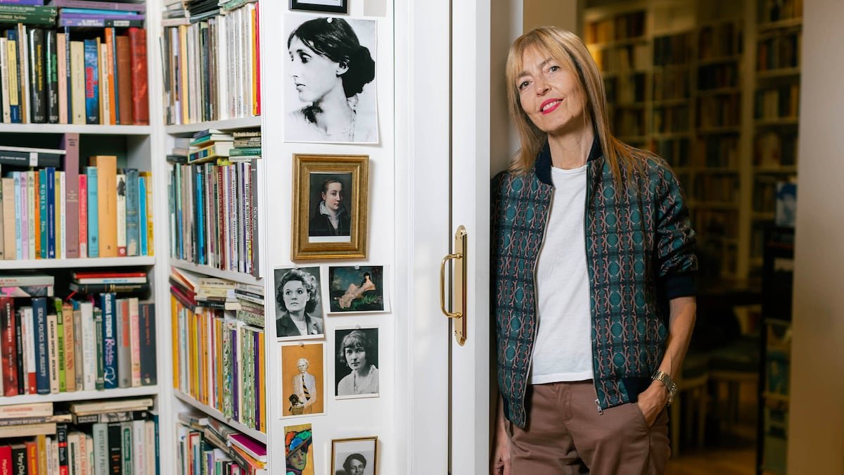 En casa de Amparo Llanos, de Dover: un templo de libros desde donde traduce a Jane Austen | Placeres | S Moda