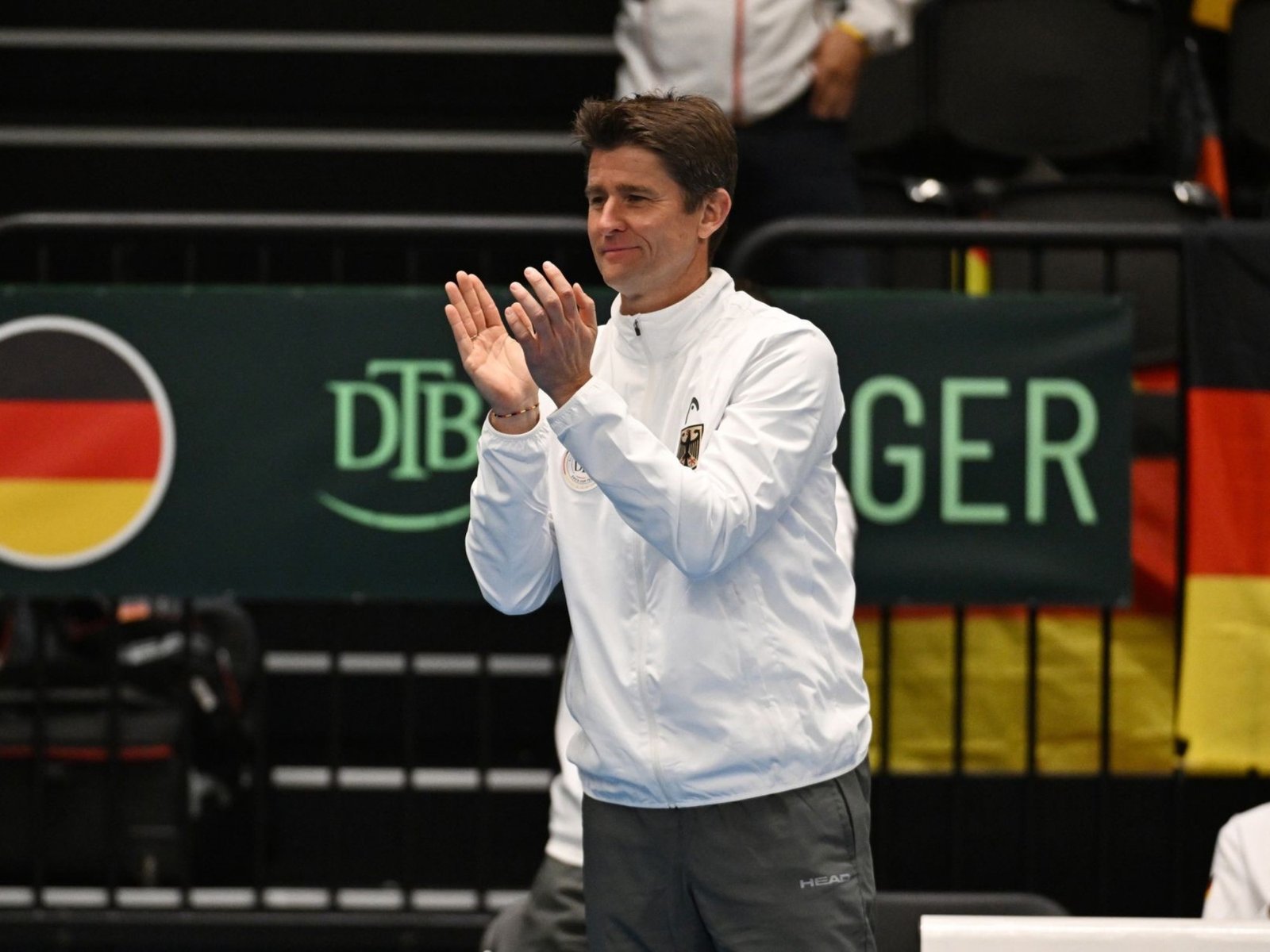 «Equipo duro y serie apretada»