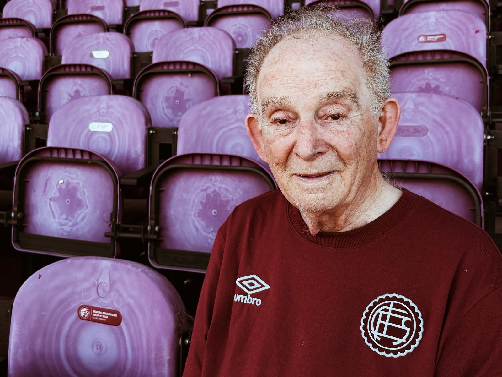 Es hincha de Lanús desde 1951, recorrió Sudamérica para alentarlo y estará en la final contra Atlético Mineiro :: Olé