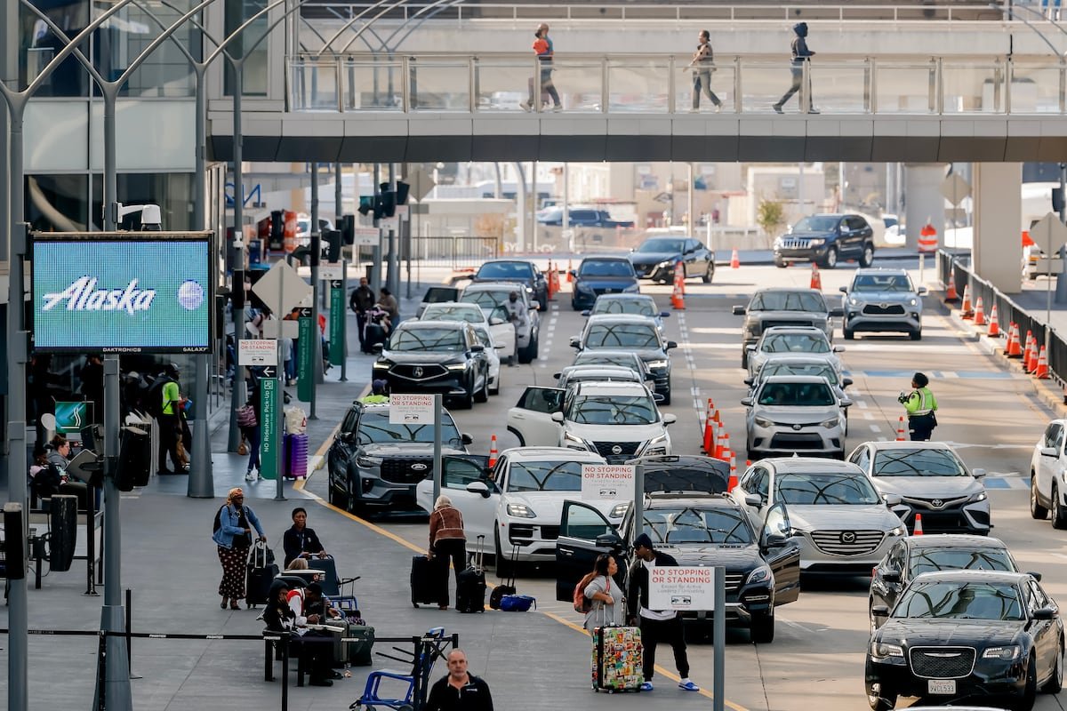 Estados Unidos reduce un 10% el tráfico aéreo en varios aeropuertos por el cierre del Gobierno federal | Internacional