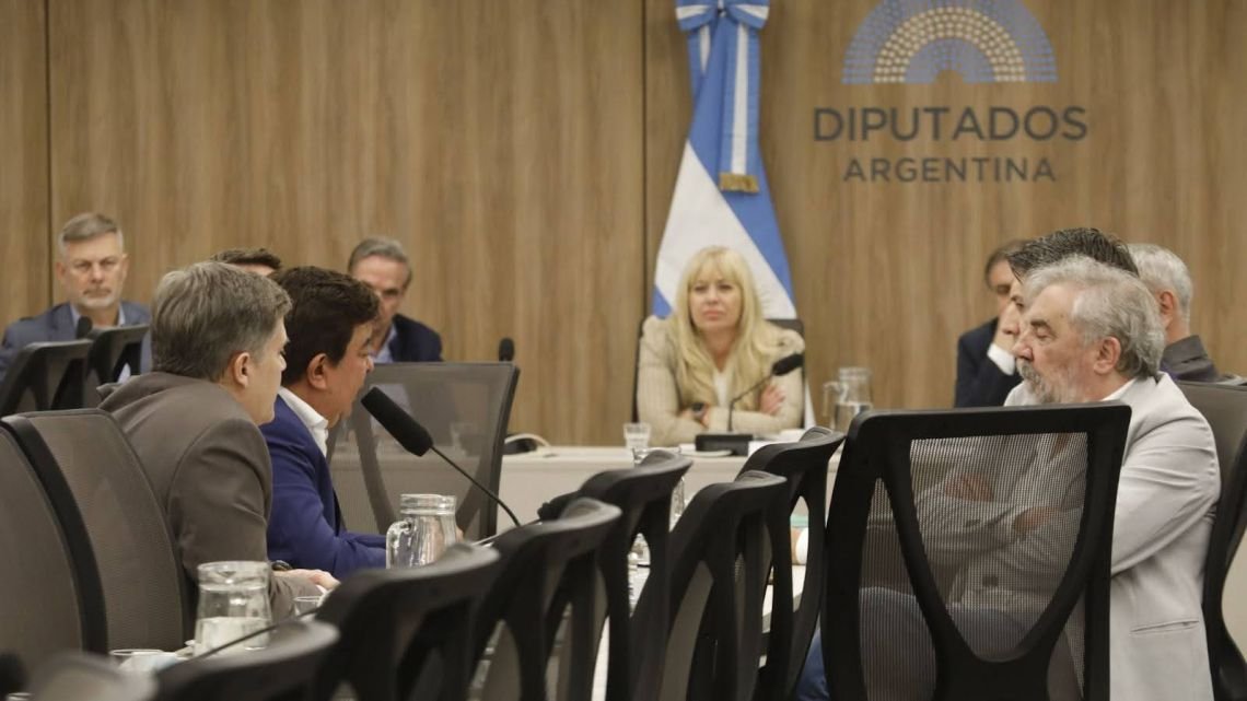 Fernando Espinoza advirtió por el hambre en el país y pidió reducir el IVA para los municipios