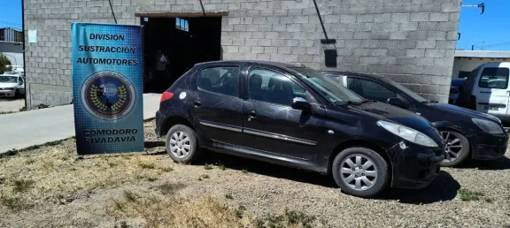 Fue a verificar un vehículo que había comprado en una agencia y resulta que tenía pedido de secuestro