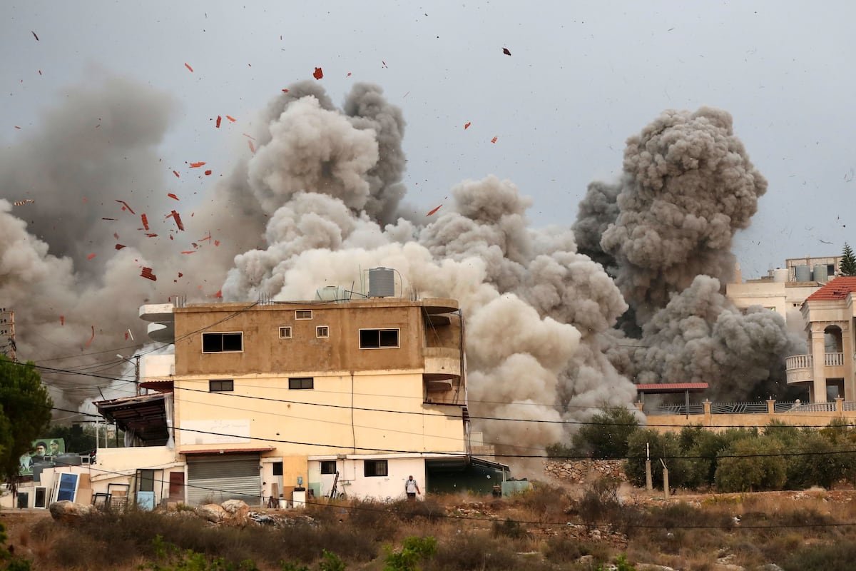 Israel lanza una oleada de bombardeos contra Hezbolá en el sur de Líbano | Internacional