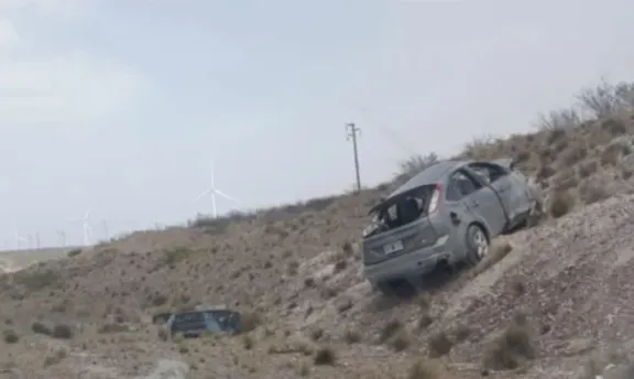 Joven con heridas graves tras salir despedido de un auto en la ruta 3, entre Trelew y Madryn