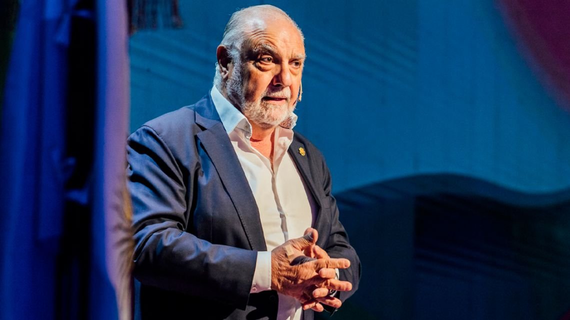 Juan Carlos Rabbat: «Educar a distancia es más que dar clases por Zoom»