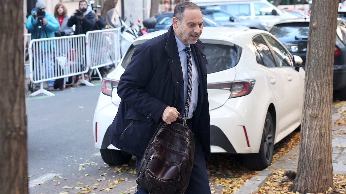 La Fiscalía reclama prisión preventiva sin fianza para el exministro Ábalos y Koldo García | España